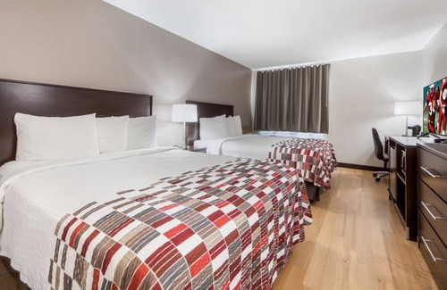 Council Bluffs Casa | You found it! On-site Pool and FREE Breakfast, Near Desert Dome Omaha Zoo