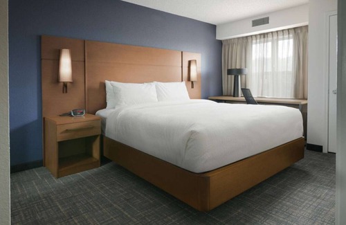 Fossil Creek Hotel | You Found it! Three Relaxing 2BR Suites, Swimming Pool, Free Parking & Breakfast