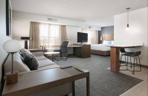 Fossil Creek Hotel | You Found it! Three Relaxing 2BR Suites, Swimming Pool, Free Parking & Breakfast