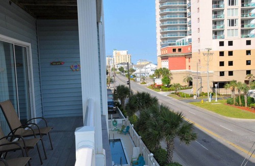 Crescent Beach Villa | ¡Lo encontraste! ¡Espaciosa villa de lujo de 8 habitaciones! 6. 5 baños, WiFi, piscina, jacuzzi