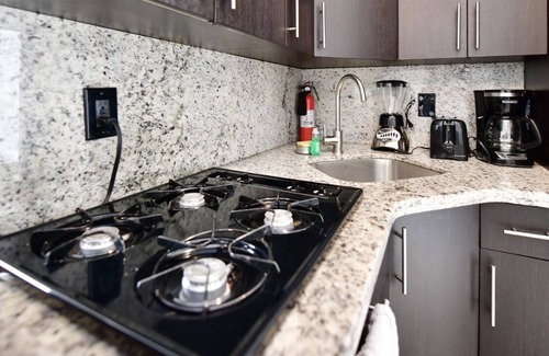 South of Fifth Condominio | ATRACTIVO Y CHIC Beachfront 1BR 1B Apt