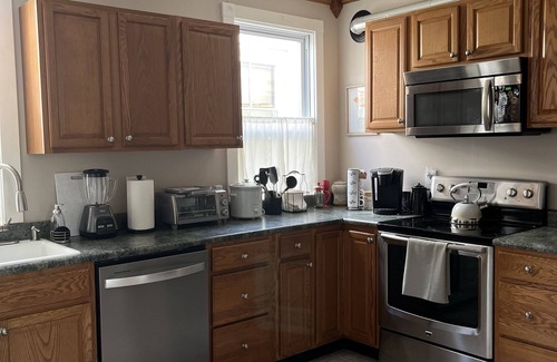 Hudson Apartamento | You're in the Pink at a lovely and comfortable1900s home in a quiet neighborhood