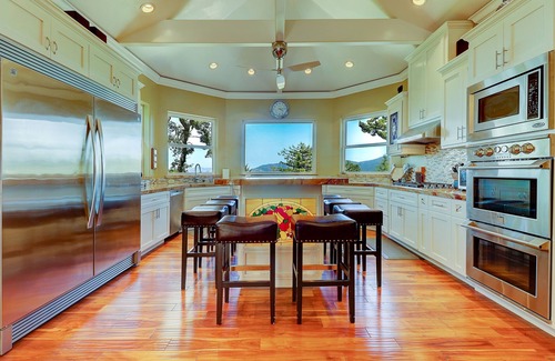 Los Gatos Villa | Los Gatos, beautiful Corporate Spanish Villa. Rent per month or more
