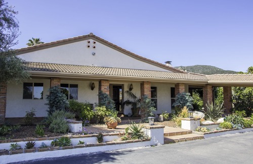 Jamul Casa | Acabas de encontrar el lugar de reunión familiar más singular de San Diego.