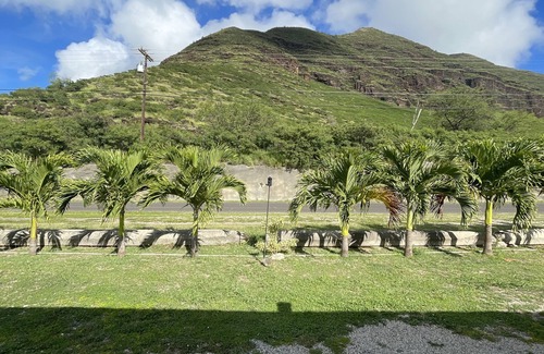 Waianae Casa | You will first go through a war zone, next, hidden gem. No neighbors, st lights.