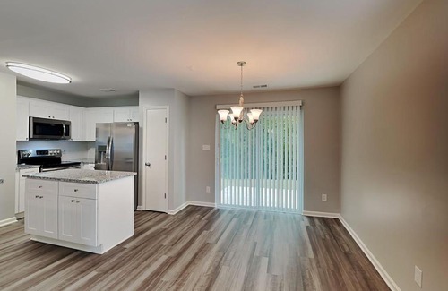 Charlotte Apartamento | You will love making this beautiful house your new home!