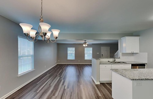Charlotte Apartamento | You will love making this beautiful house your new home!