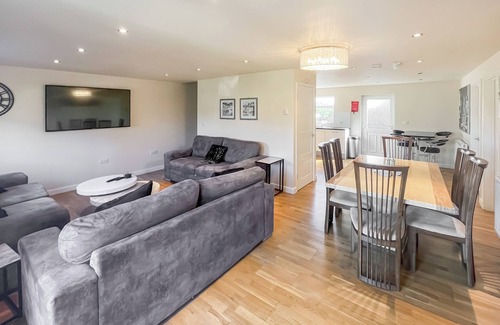 Brigg Cabaña | You’ll love the spacious layout, perfect for families or groups.