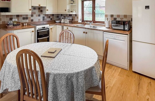 Ilton Cabaña | You’ll love the stylish step-free layout and peaceful countryside setting.