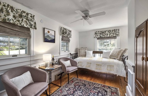 Camden Hotel | Youngtown Inn & Restaurant
