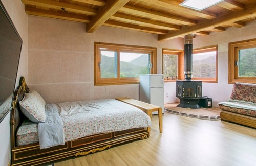 Suju Casa | Youngwol Dudeokgol Hyu Pension