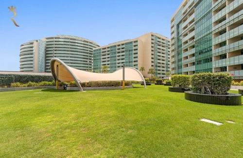 Al Raha Beach Apartamento | Your 2BR Oasis in Al Muneera | WiFi & Free Parking