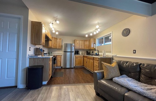 Northeast Anchorage Condominio | Your Alaskan Getaway - 2 Bedroom 1 bath close to everything!!!