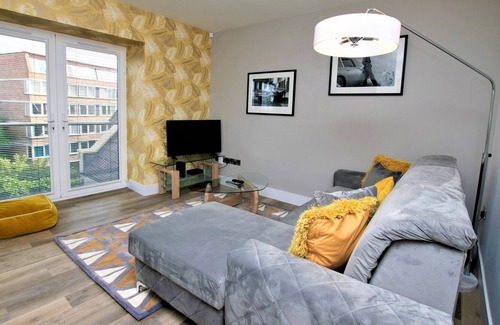 Cotham Casa | Your Apartment Rowan Tree - No 5