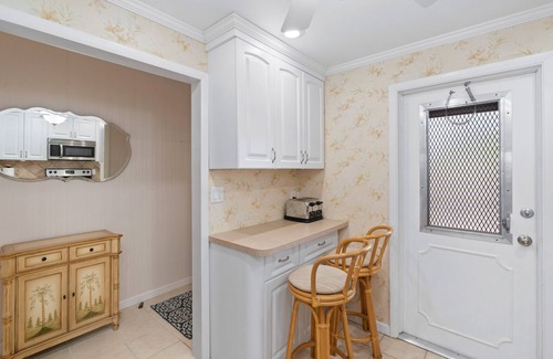 Bel Air Condominio | Your Beach Escape only 5 minute walk - Close to all amenities.