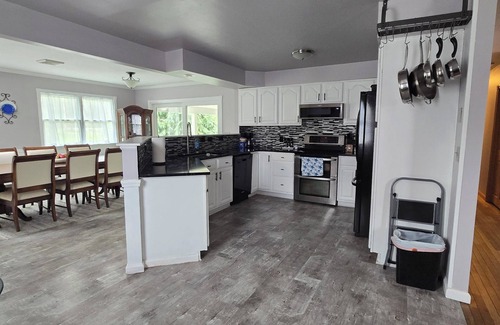 Conneaut Lake Apartamento | This property boasts a generous amount of space, perfect for you and your family