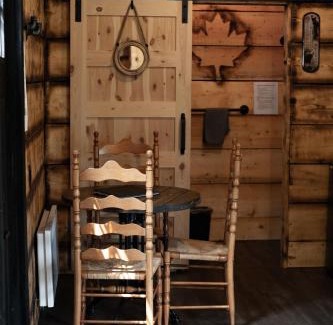 Lac-des-Plages Casa | Your Cozy Cabin Retreat