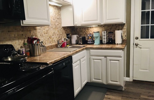 Ross Township Casa | Your Cozy Home in Pittsburgh w/King bed & Free Parking