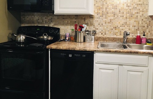 Ross Township Casa | Your Cozy Home in Pittsburgh w/King bed & Free Parking