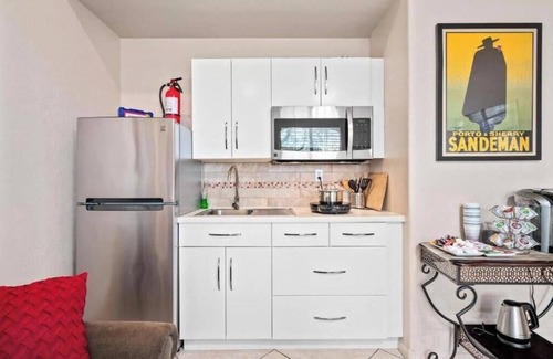Paradise Valley Village Cabaña | Your Cozy Place, PoolI Work & Play, Scottsdale, Near Mayo Clinic