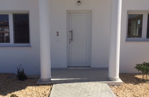 Ayamonte Chalet De Esquí | La casa de tus sueños con una vista lejana