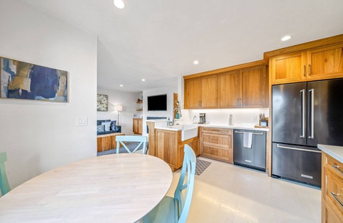 Seaside Cabaña | Your Dream Seaside Vacation! Charming 2 BDR Home Just Minutes to Del Monte Beach