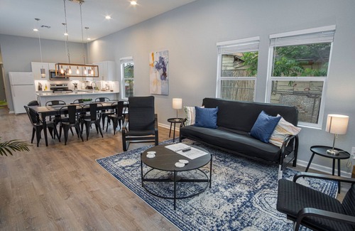 Nevada Street Cabaña | Your Dream Stay 4br/2ba Near Downtown & Riverwalk
