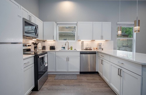 Nevada Street Cabaña | Your Dream Stay 4br/2ba Near Downtown & Riverwalk