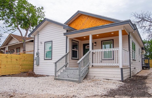 Nevada Street Cabaña | Your Dream Stay 4br/2ba Near Downtown & Riverwalk