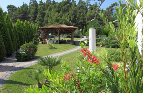 Polichrono Apartamento | ¡Casa para las vacaciones de tus sueños en un paraíso de relajación y natación entre el bosque y el mar!