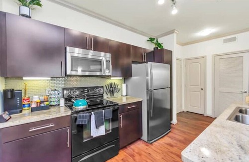 South Main Apartamento | Your Emerald Luxury Escape-King Suite/MED/NRG/DTWN