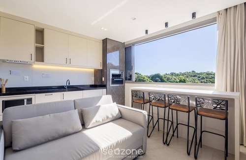 Ze Amandio Apartamento | Your Exclusive Stay With Pool and Jacuzzi Just 500 Meters From the Beach - ELF