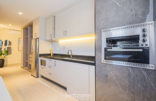Ze Amandio Apartamento | Your Exclusive Stay With Pool and Jacuzzi Just 500 Meters From the Beach - ELF