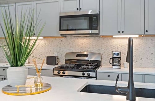 St. Johns Casa | Your Gated Retreat with 3 Unique Rentals Near DT