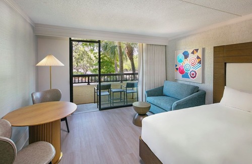 Shipyard Plantation Hotel | Your Gateway to Hilton Head's Charms! Pet-friendly Unit with Balcony! Pools!