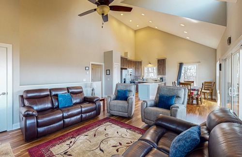 Clarkesville Cabina | Your Helen Escape with Breathtaking Mountain Views - wifi, firepit