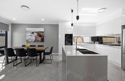 Marsden Park Casa | Your Home Away from Home: 4BR Escape