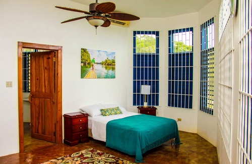 Greenwood Villa | Tu hogar lejos de casa. Impresionante villa en la cima de la colina con vistas impresionantes