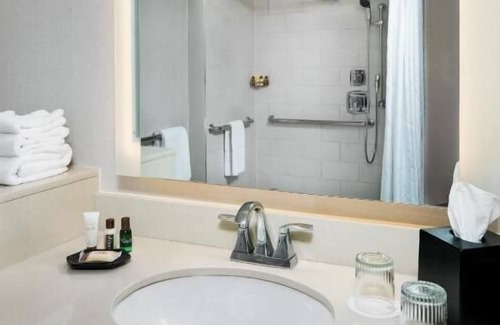 Pinch District Casa | Your Home Away From Home! On-Site Restaurant and Bar, Pet-Friendly