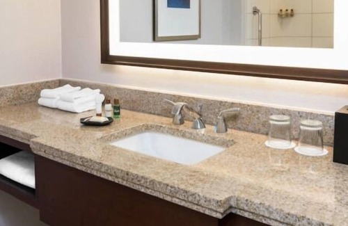 Pinch District Casa | Your Home Away From Home! On-Site Restaurant and Bar, Pet-Friendly