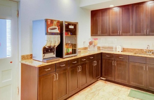 Dilley Casa | Your Home Away From Home! Near Dilley City Park! Free Breakfast with Parking!
