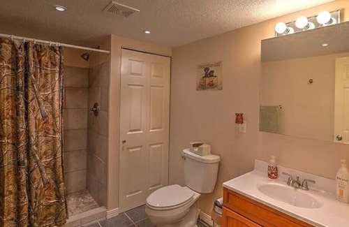 Macon Casa | Your home away from home! Stay as if you had never left in this small town home!