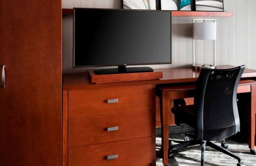 Mahwah Casa | Your Home Away From Home! FREE Parking, Onsite Pool, Pets Allowed!