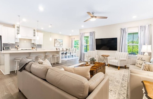 Lewes Casa | Your Home Away From HomeLuxury7BR House*Sleeps 14