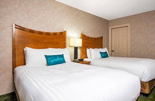 Osage Beach Hotel | Your Home Away From Home! 2 Convenient Units, Pool, Free Parking