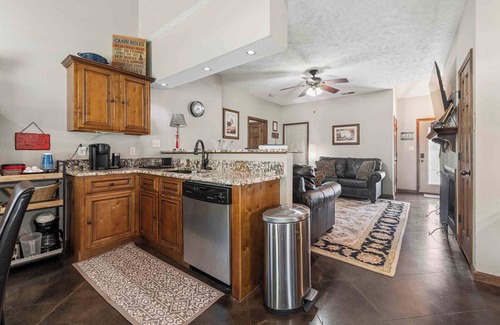 Heber Springs Casa | Cabaña de pesca con acceso a pie al famoso Little Red River en Swinging Bridge