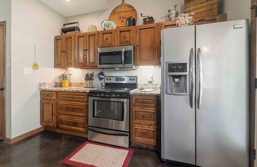 Heber Springs Casa | Cabaña de pesca con acceso a pie al famoso Little Red River en Swinging Bridge