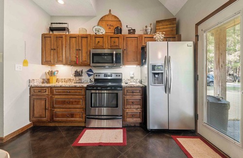 Heber Springs Casa | Cabaña de pesca con acceso a pie al famoso Little Red River en Swinging Bridge