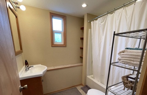 Mendenhall Valley Apartamento | Your Home Base! Located w/in minutes of Glacier, Walking Paths & Hiking Trails!!