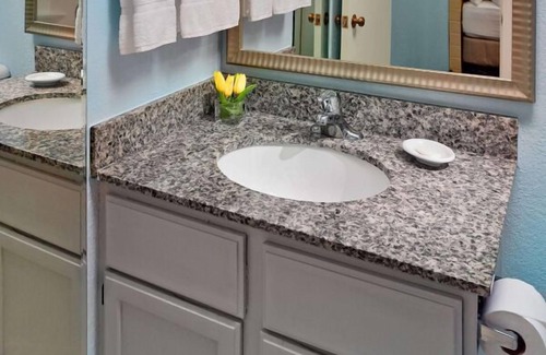 White Station Casa | Your Home Far Away From Home! w/ Kitchen, Pets Allowed, Close to Memphis Zoo!